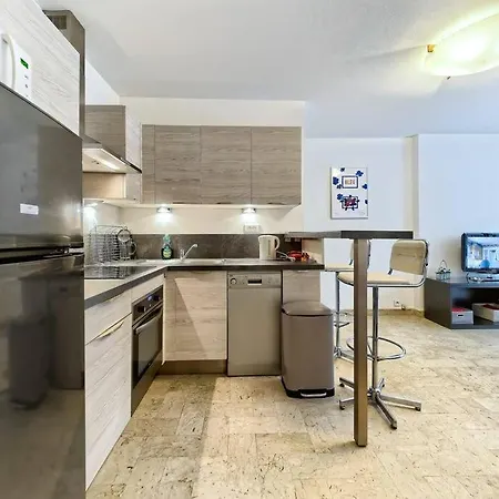 Superbe Pres De La Gare-clim-wifi-espace Dedie Au Travail *